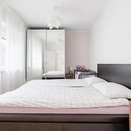 Apartment Cozy 2-bedroom House With Parking Slots *