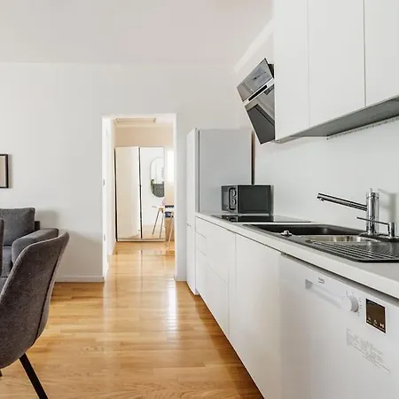 Cozy 2-bedroom House With Parking Slots