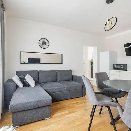 Apartment Cozy 2-bedroom House With Parking Slots *