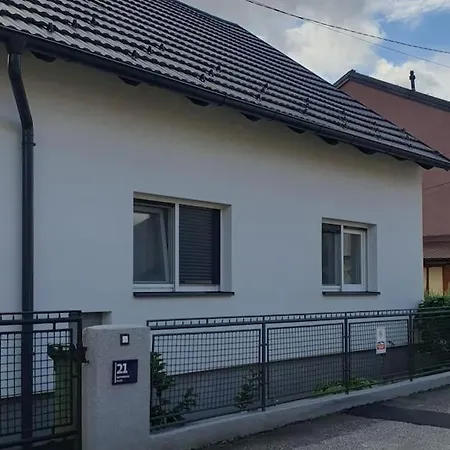 Cozy 2-bedroom House With Parking Slots Apartment Zagreb