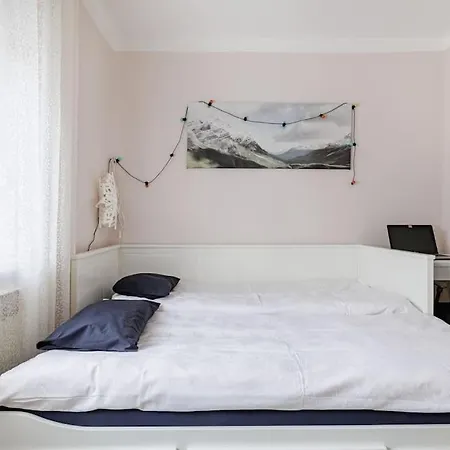 Cozy 2-bedroom House With Parking Slots