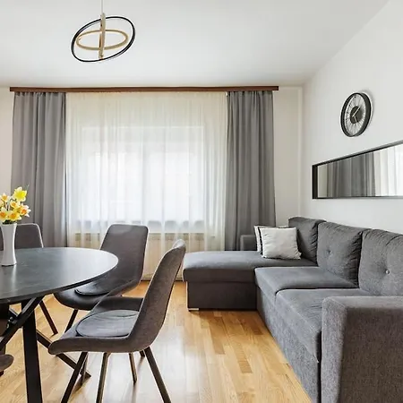 Cozy 2-bedroom House With Parking Slots